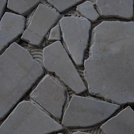 La Mennula Garden Apartment *